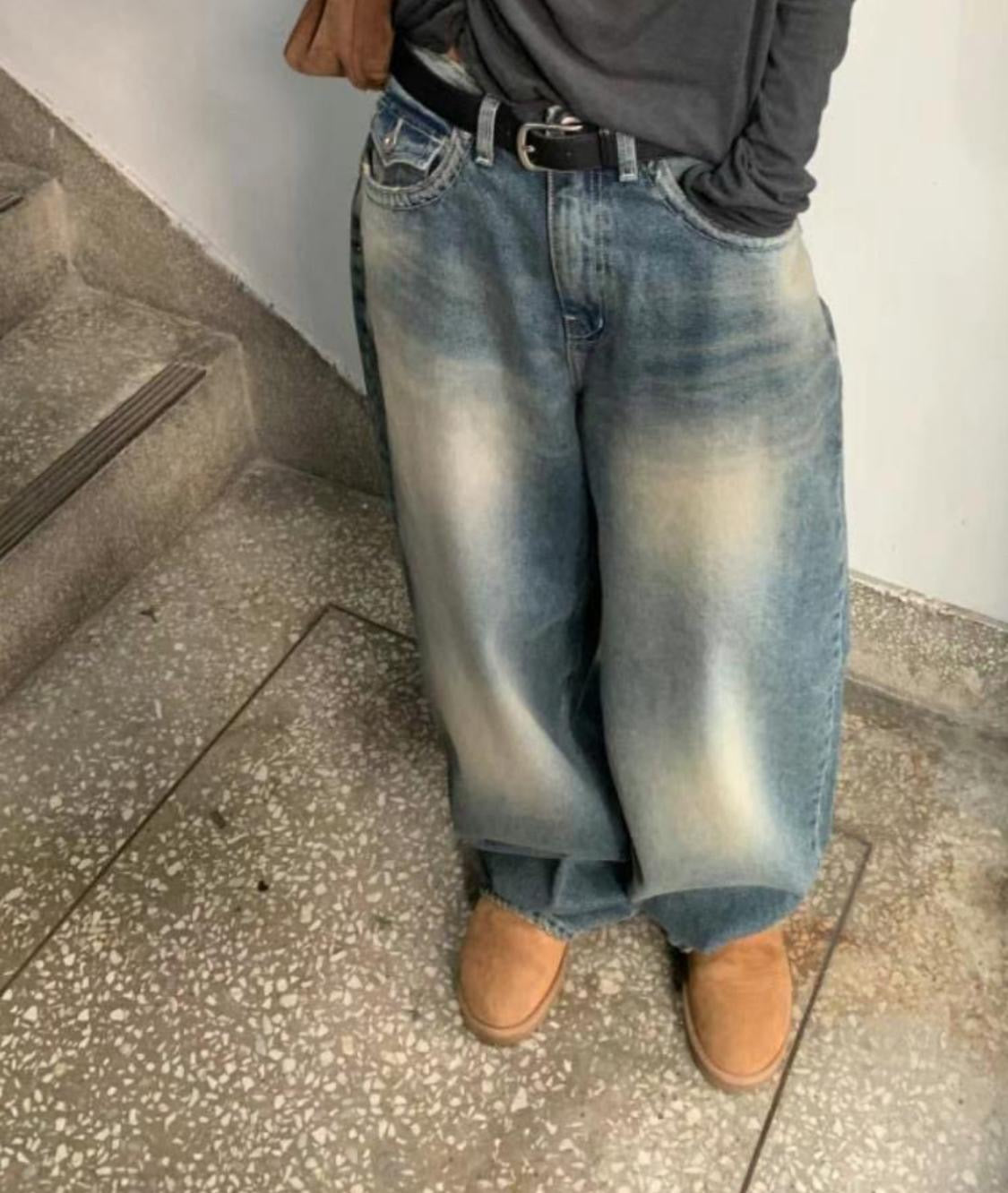 Loop pocket jeans