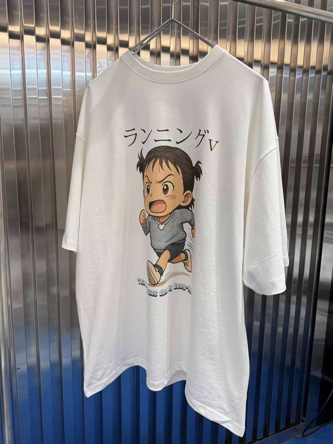 跑步卡通圖案t-shirt