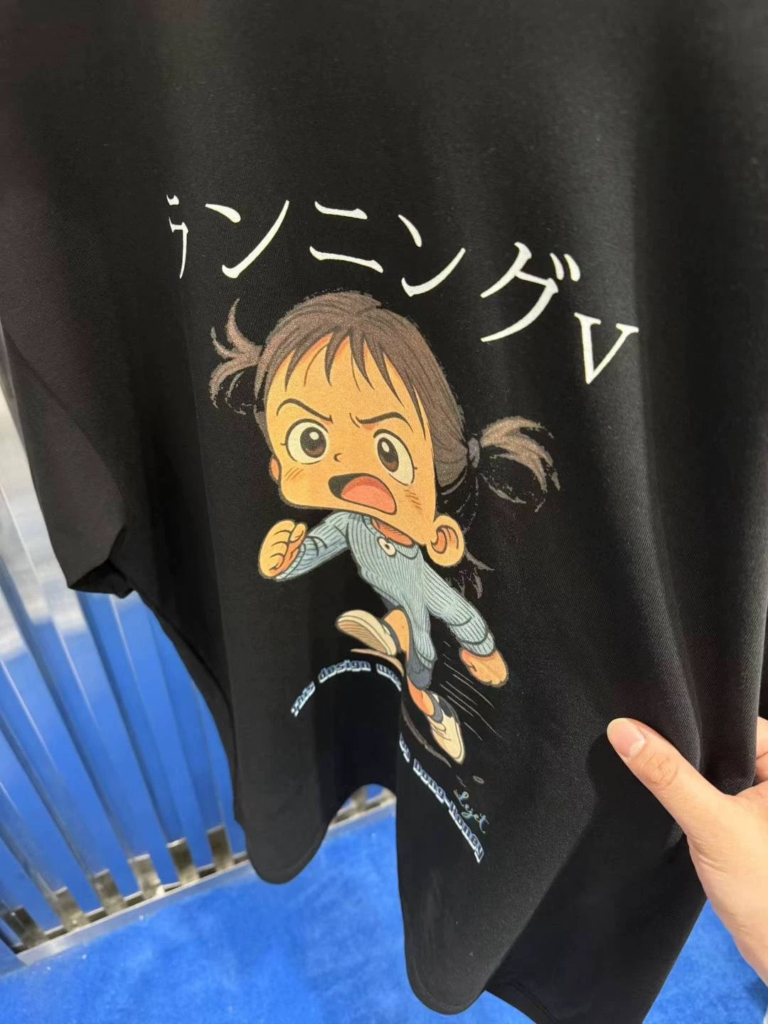 跑步卡通圖案t-shirt