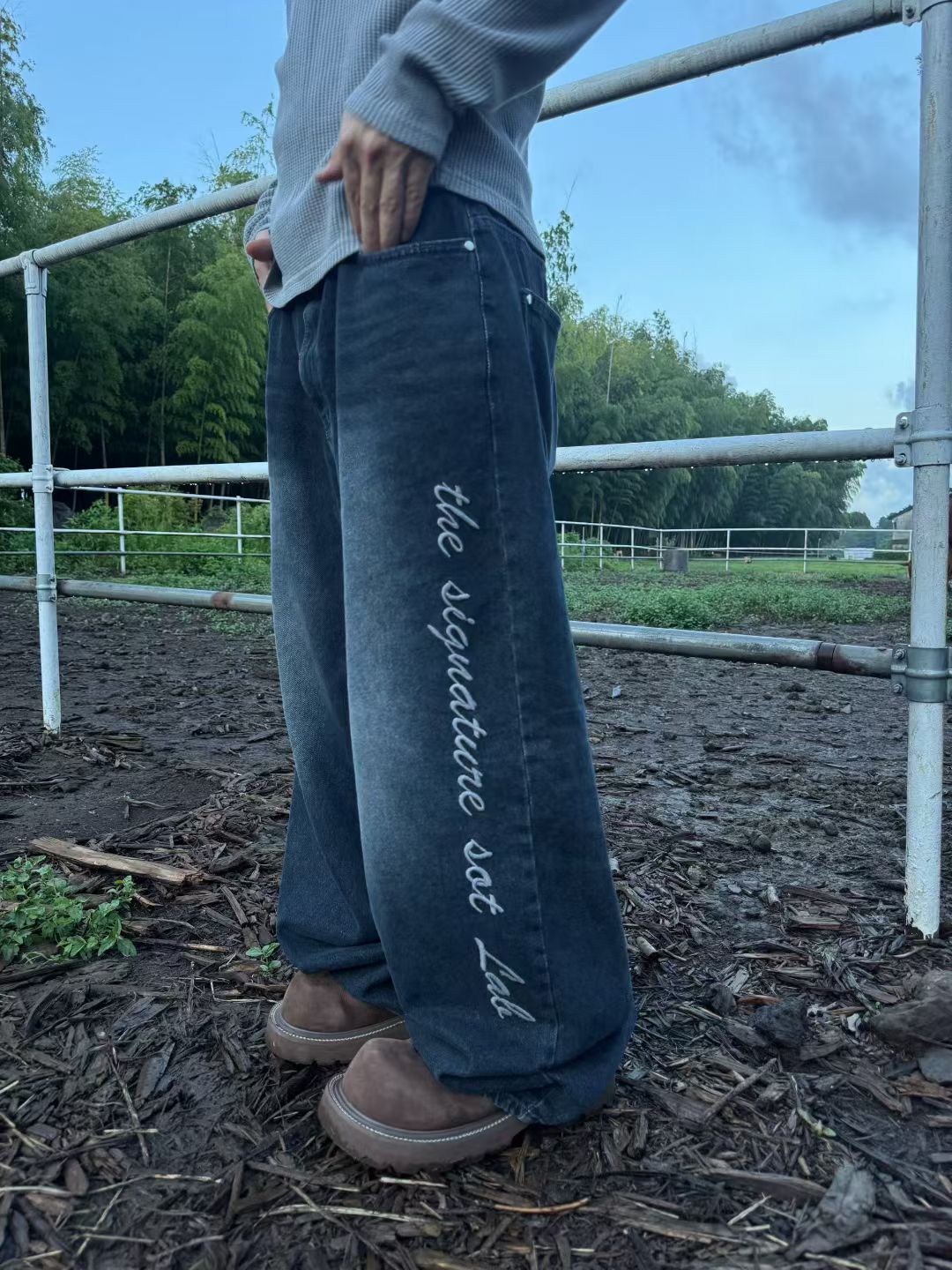 Embroidered Balloon Fit Jeans