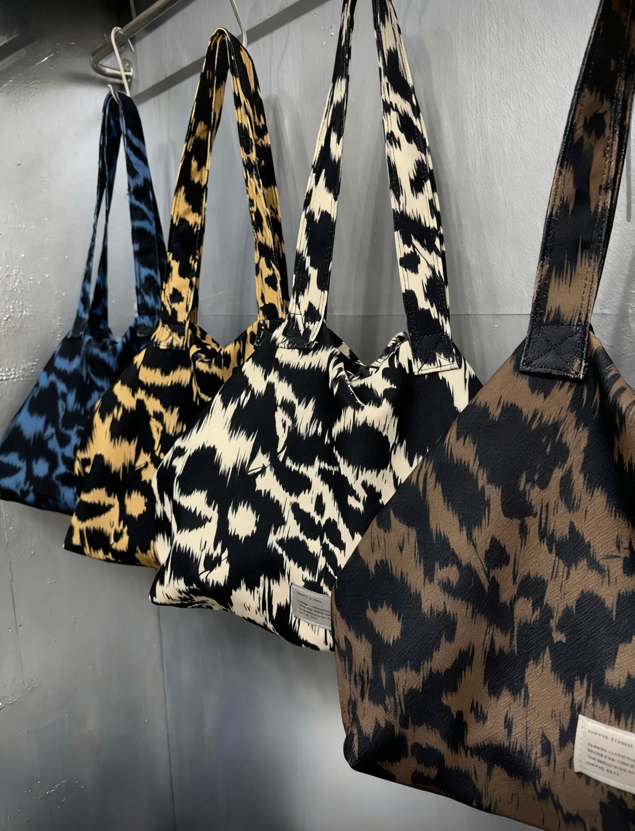 Two-Way Spotted Pattern Shopping Bag
