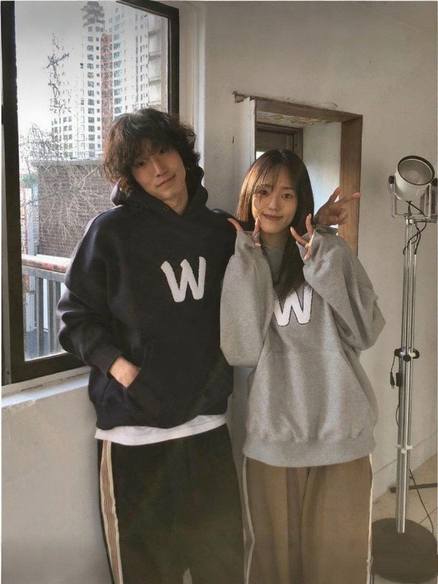 Circle Embroidered Heavy Hoodie