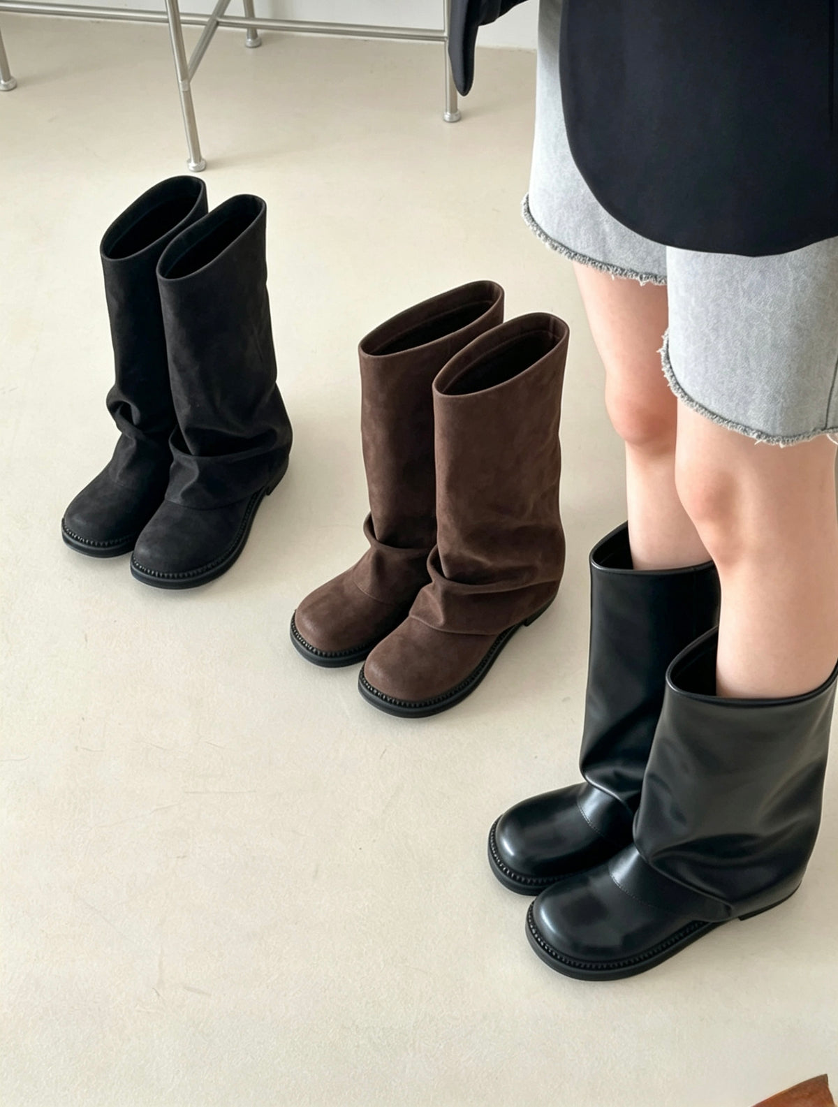 Slouchy Cylinder Mid Boots