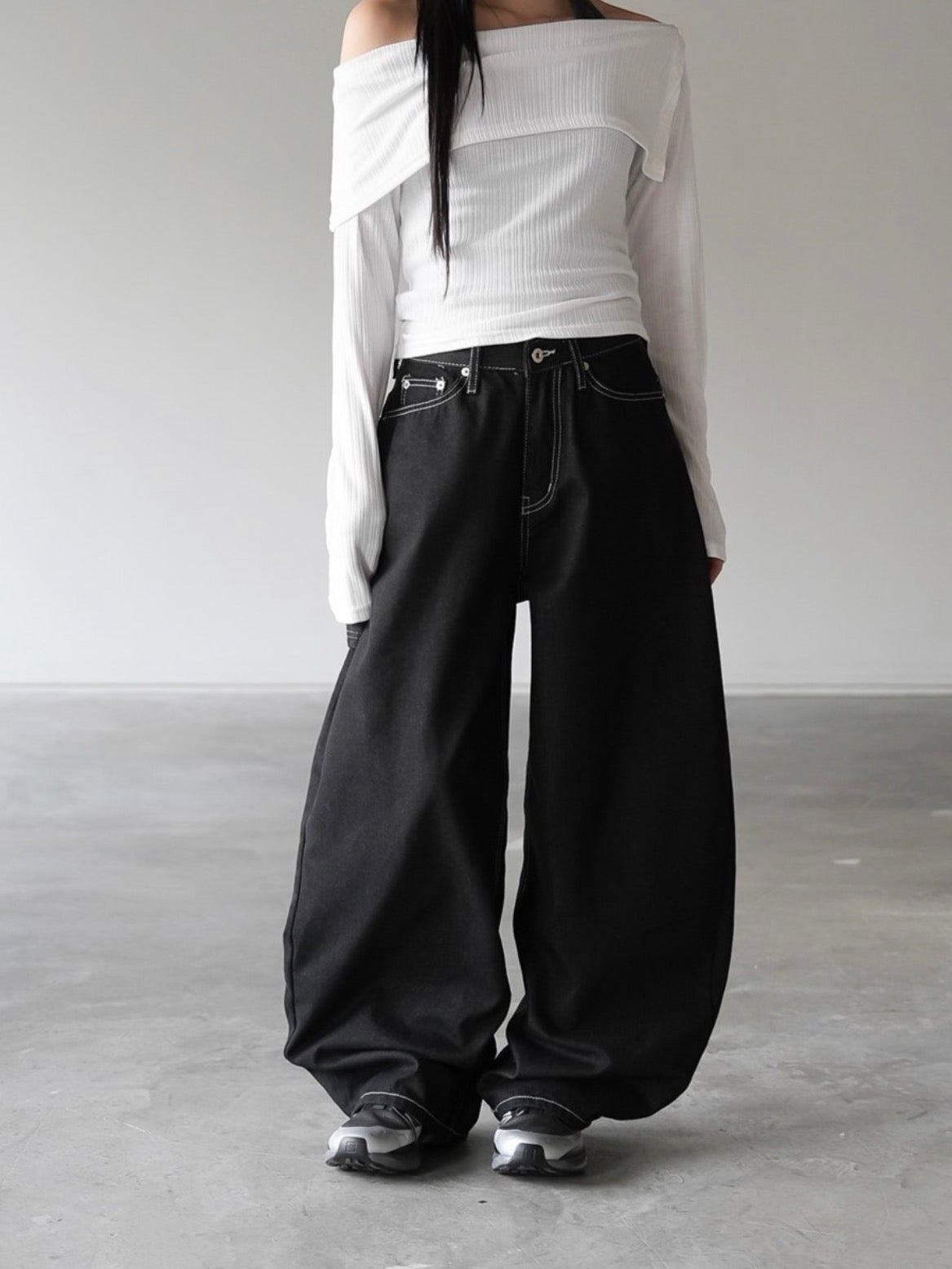 Heart Pocket Curved Jeans