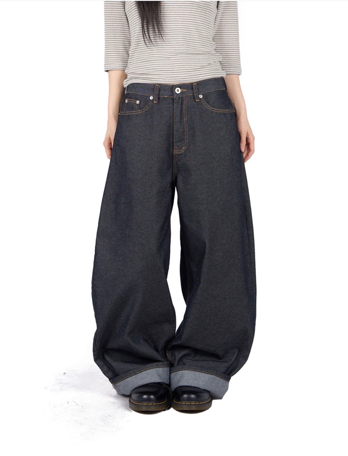 Classic Buckle Baggy Jeans