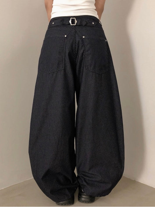 Buckle Stripe Curved Pants