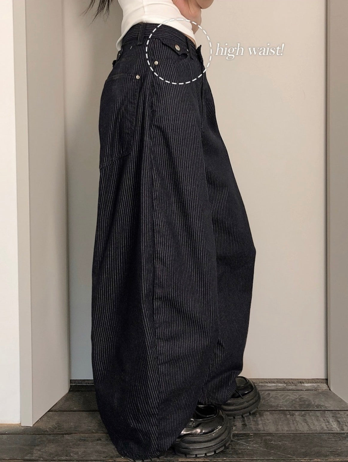 Buckle Stripe Curved Pants