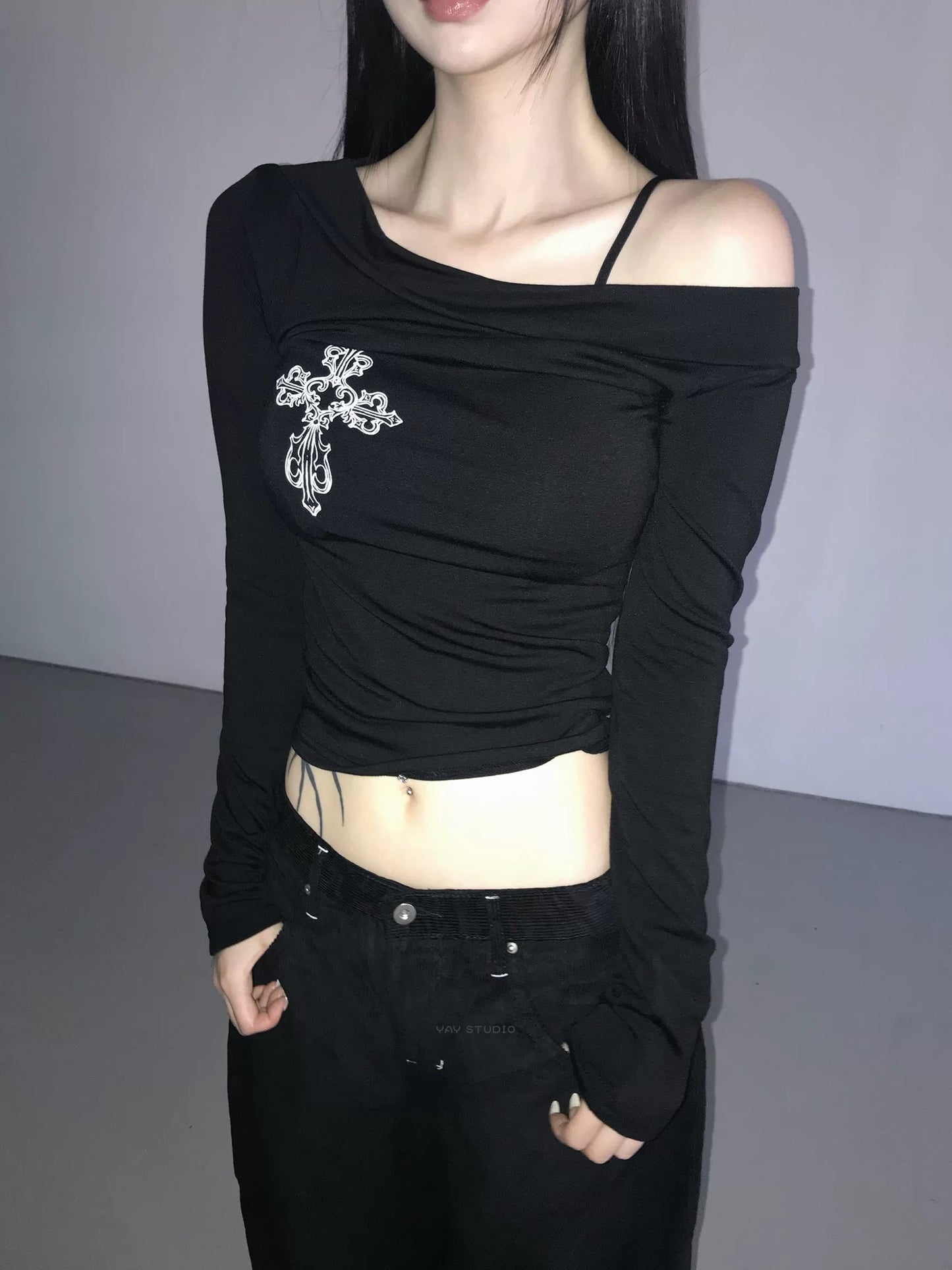 斜領露肩印花長袖