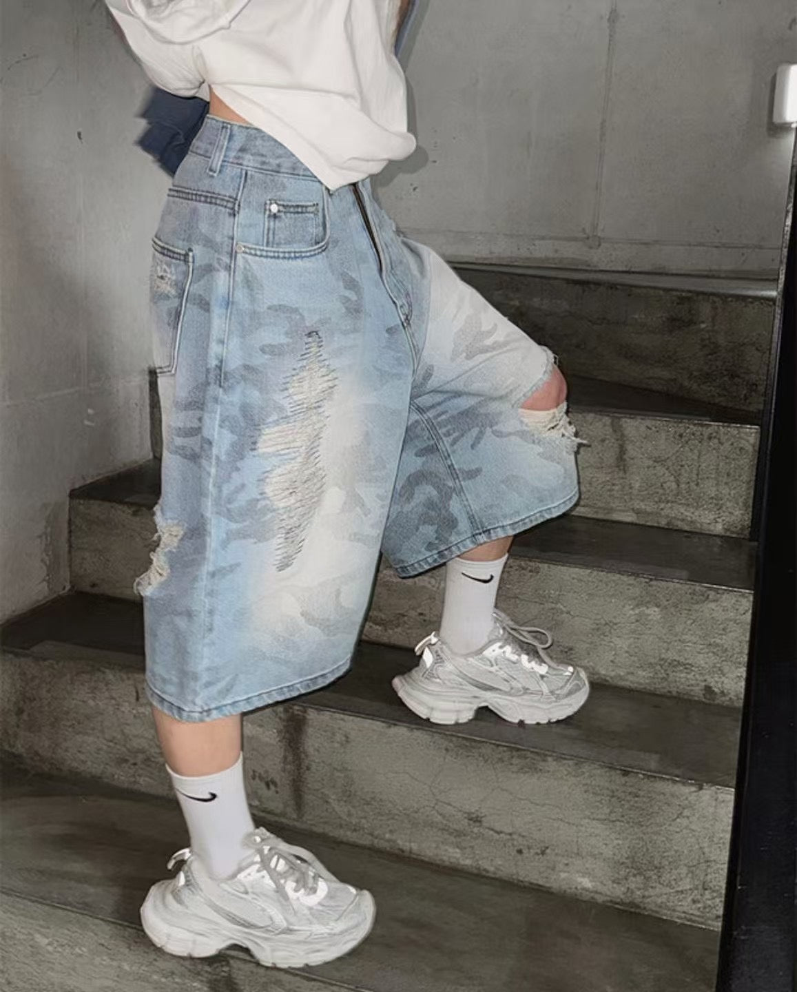 暗迷彩破洞牛仔褲