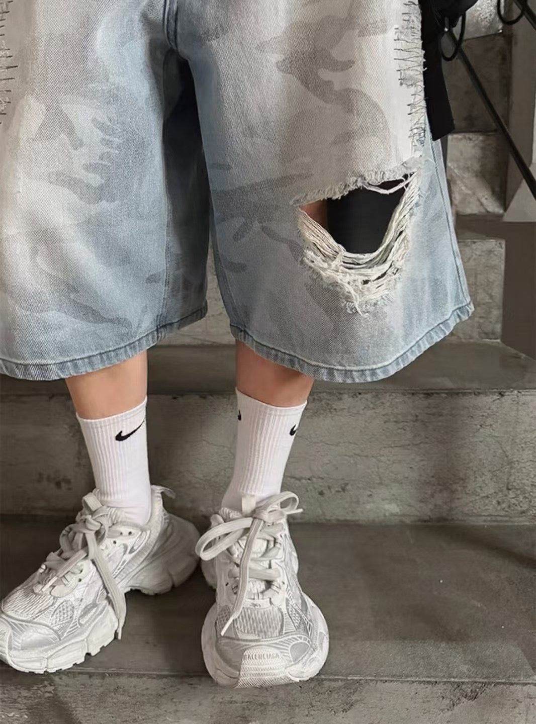 暗迷彩破洞牛仔褲