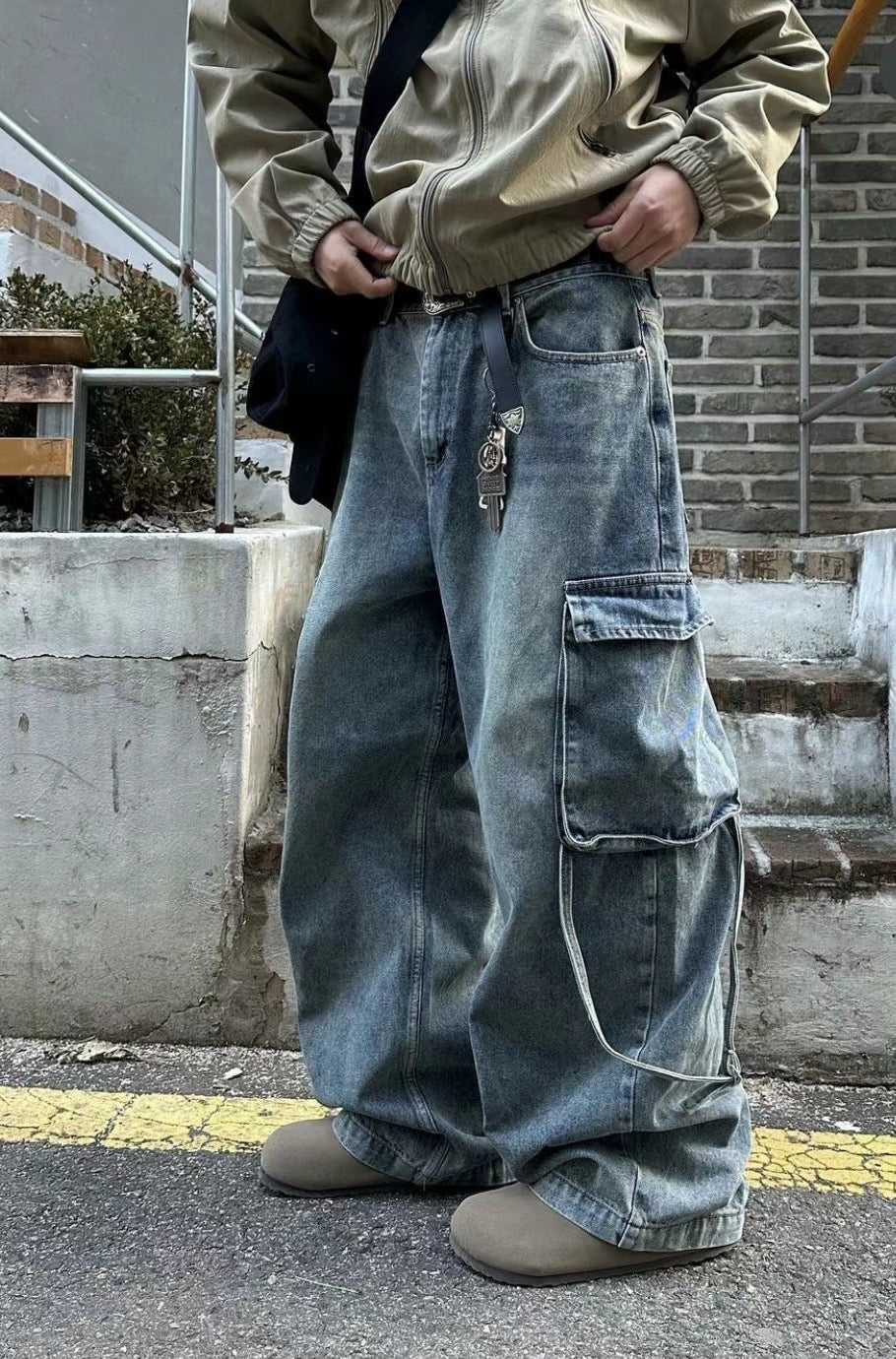 寬肩帶工裝牛仔褲
