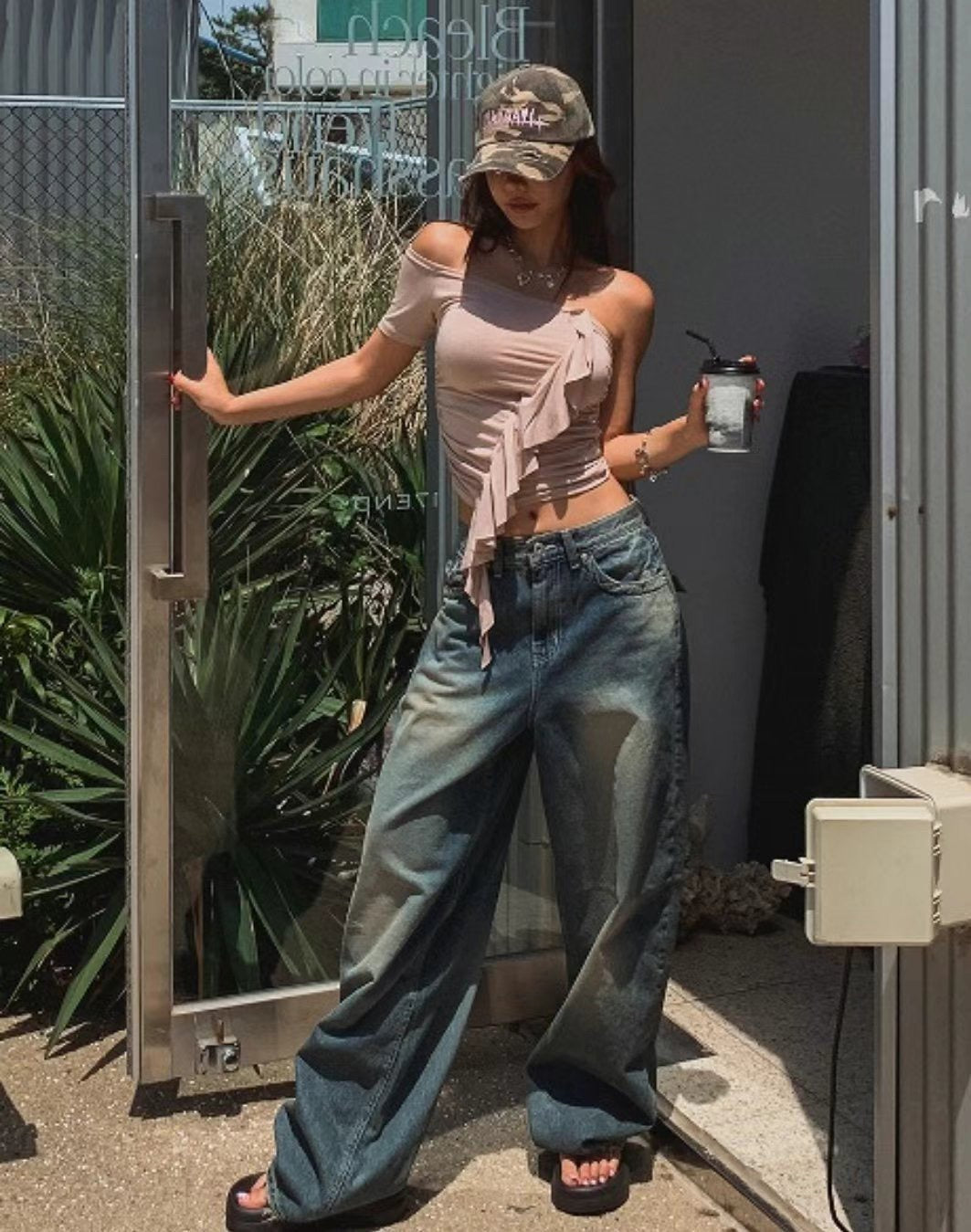 Loop pocket jeans