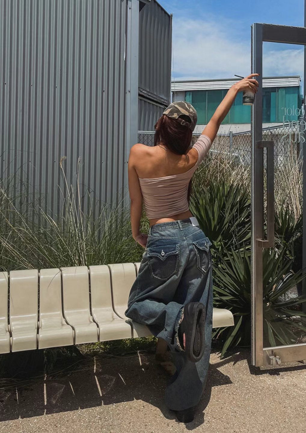 Loop pocket jeans